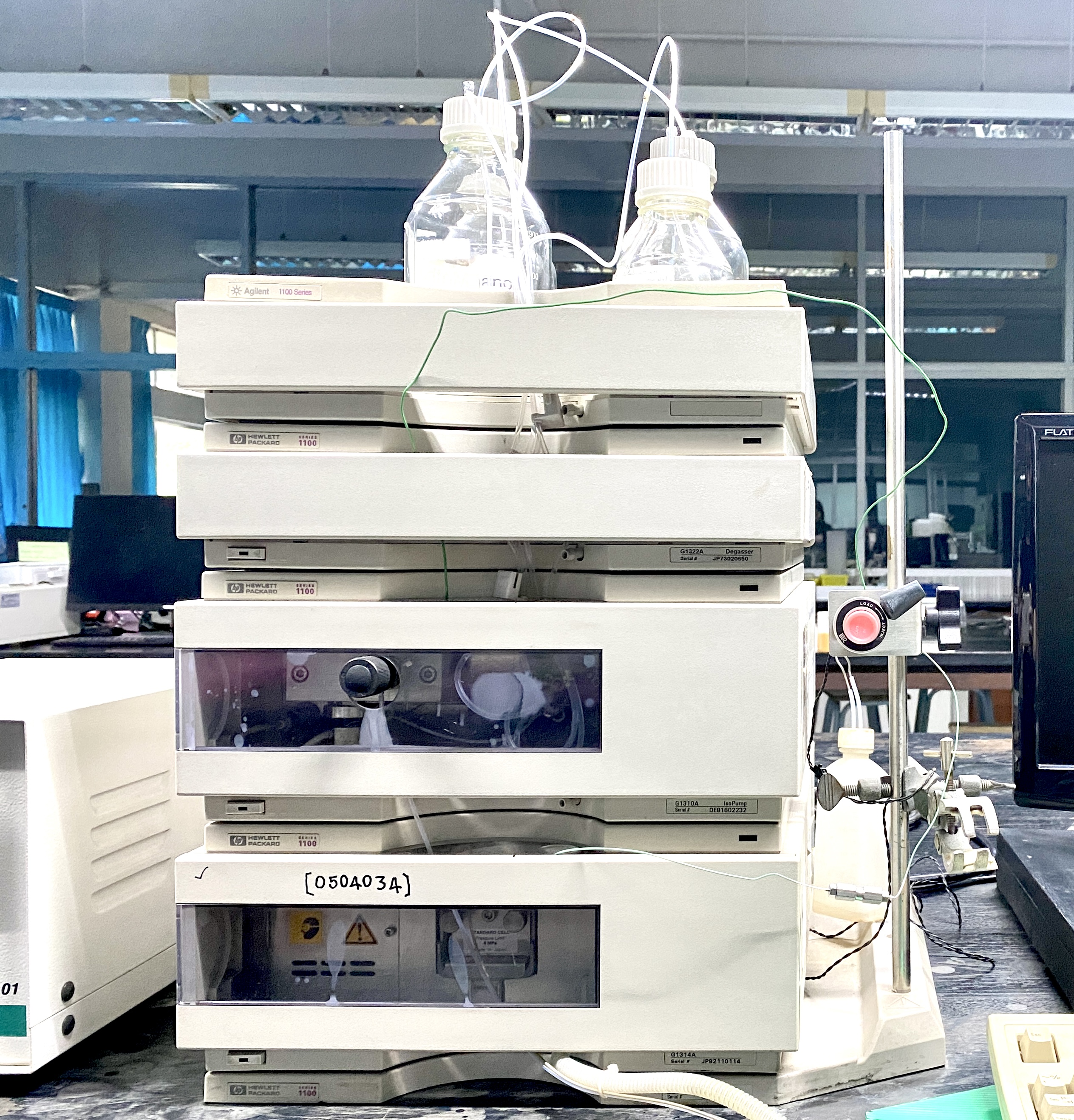 High performance liquid chromatograph-Variable wavelength detector (HPLC-VWD) 01
